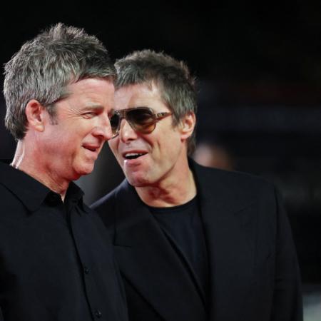 La foto que nadie esperaba: Liam y Noel Gallagher, juntos y afectuosos en Venecia