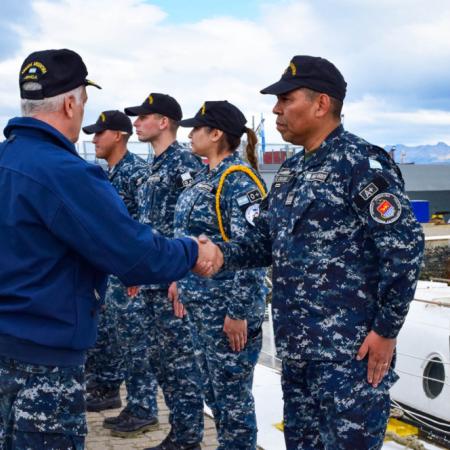 Malvinas: qué 6 decisiones sobre Fuerzas Armadas le piden revertir a Milei