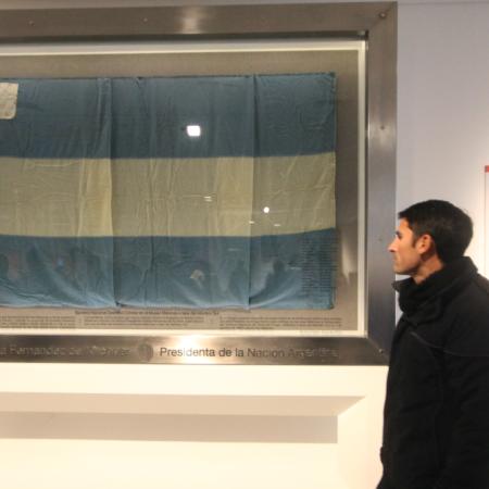 Bandera de Malvinas retirada: a qué funcionario de Milei le piden la renuncia