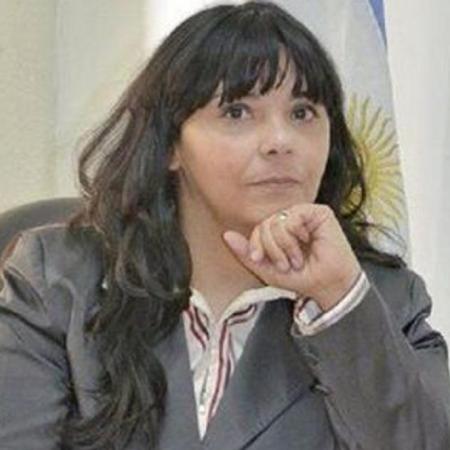 La jueza que fue destituida tras besar a un preso volvió al cargo y amplió el recreo de detenidos