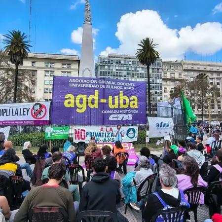 Tiene 90 años, fue alumna de Houssay y apuntó contra Milei en Plaza de Mayo