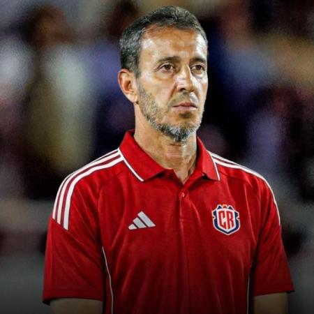 Costa Rica despidió al Bocha Batista: cinco derrotas y un empate en siete meses de gestión