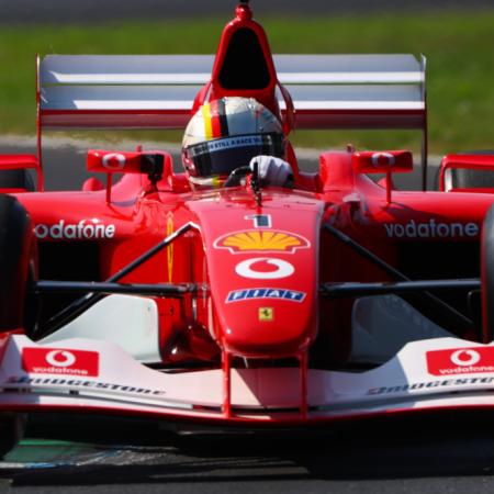 Emotivo homenaje de Ferrari a Schumacher: Vettel volvió a subirse al mítico F2002