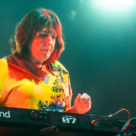 Gillian Gilbert reveló que trata un cáncer y New Order tocará sin ella en diciembre