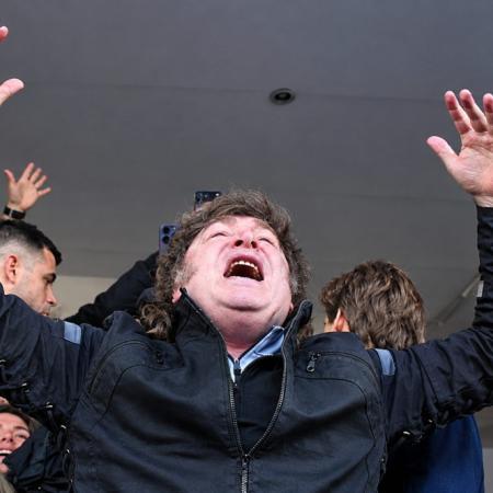 Milei cantó "Panic Show" en Bahía Blanca: su gesto con Santilli, clave para 2027
