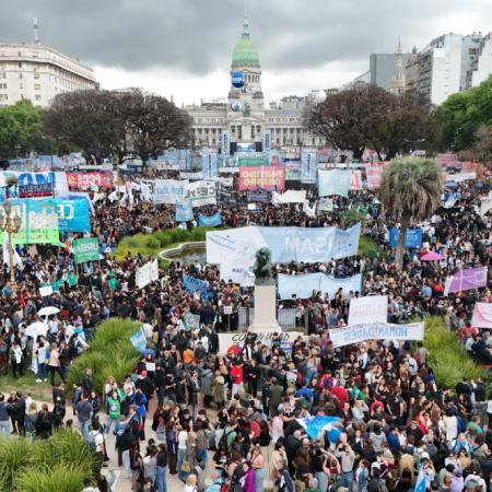 Marcha Federal Universitaria: la advertencia a Milei sobre 2027 en medio de la represión