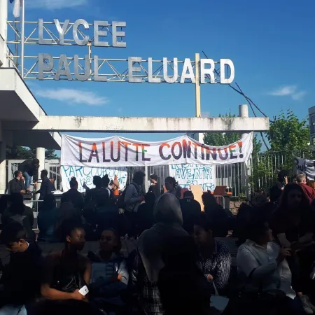 Francia enfrenta una protesta estudiantil que ya se extiende a las universidades