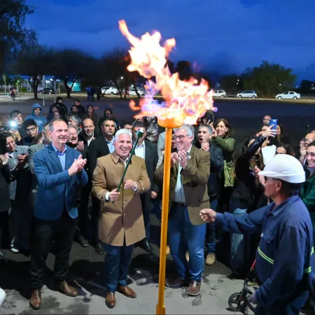 El plan “Chau Garrafa” llega a La Punta: Poggi inauguró una red de gas de $4.800 millones