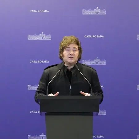Otra audaz jugada de Pagano: conferencias de prensa semanales de Milei por ley