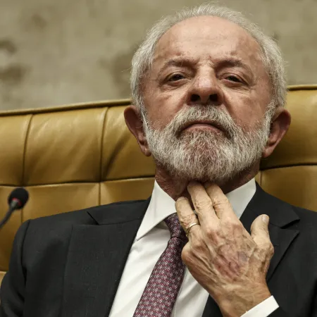 Brasil llega a las urnas con Lula en 47,8% y Flávio Bolsonaro en 42,1%