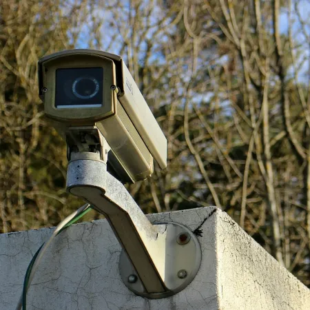 Hackear cámaras para entrar a robar: la amenaza tecnológica que asoma sobre los countries