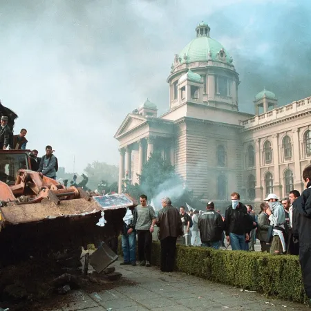 Serbia: la Revolución de las Topadoras derribó a Milošević hace 26 años