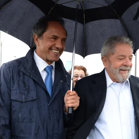 Furia por el tuit de Scioli a Bolsonaro: el archivo de cuando era fanático de Lula