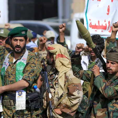 Yemen amplía la ofensiva contra los hutíes con 100 cazas sobre Bab el-Mandeb