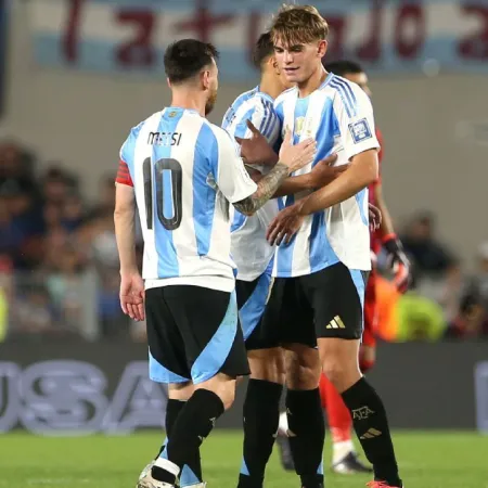 Quién podría usar la camiseta 10 de la Selección después de Messi: los candidatos