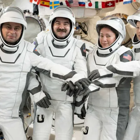 Crew-12 amerizó frente a Los Ángeles tras 237 días en el espacio