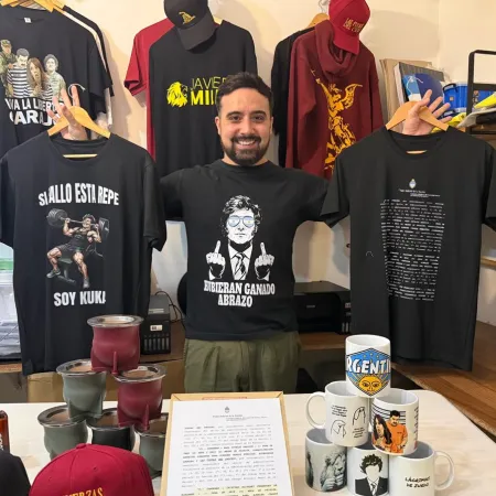 Era oficinista 9 horas diarias y dejó todo por su shop libertario: "Lo milito desde 2018"