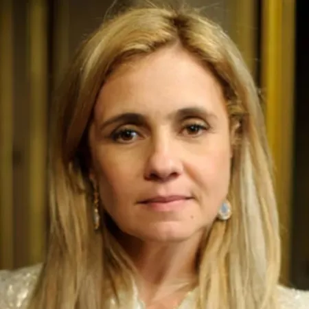 Así está hoy Adriana Esteves, la actriz que interpretó a Carminha en Avenida Brasil