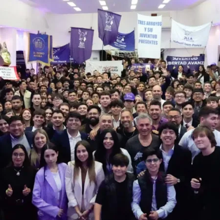 Pareja reunió a más de mil jóvenes libertarios y apuntó a consolidar el proyecto de Milei
