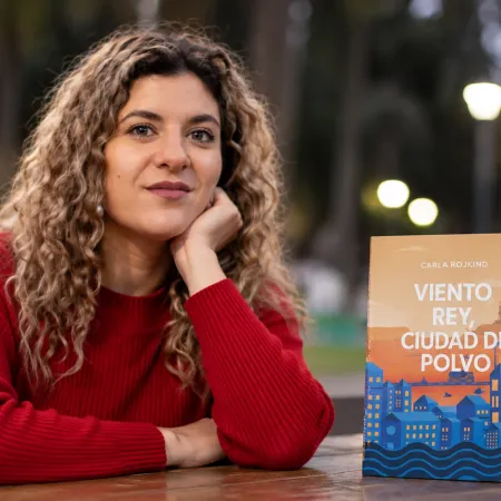 Carla Rojkind presenta Viento rey, ciudad de polvo, una novela sobre petróleo y poder
