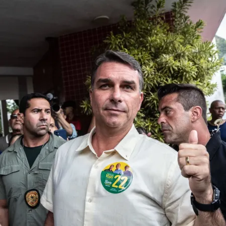 La falla en la propaganda de Flávio Bolsonaro obliga al TSE a reponer el aviso