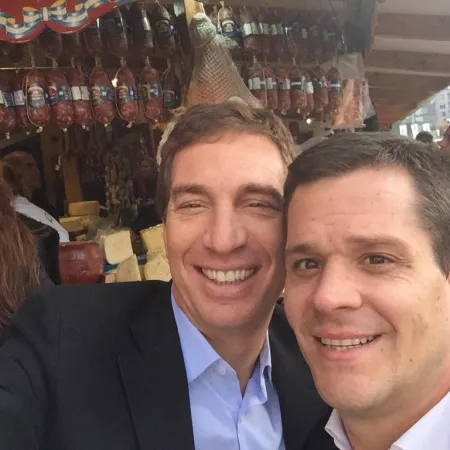 Reunión Verón-Di Carlo: quién es el diputado del PRO que aparece en la foto