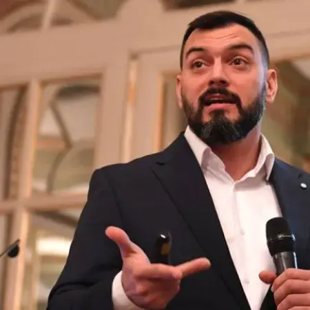 Álvarez Agis, duro con la inflación de Milei: “Al final del día el ancla es la recesión”