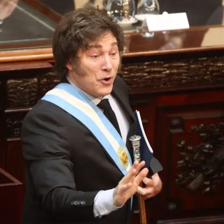 "Rodrigazo", "herencia nefasta" y mención a Alfonsín: cómo justificó Milei el DNU 70