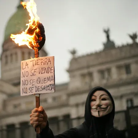 Desalojos, alquileres y tierras: la ley de Milei que avanza en Diputados