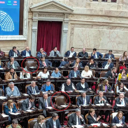 DNU 70 de Milei: quiénes son los dos diputados de Unión por la Patria que faltaron