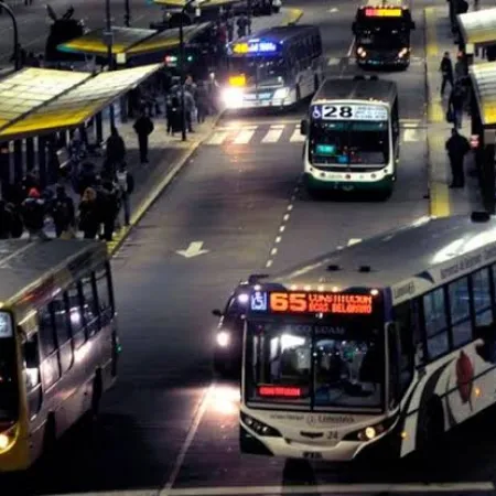 Alerta en el AMBA: colectivos advierten por recortes nocturnos en más de 100 líneas