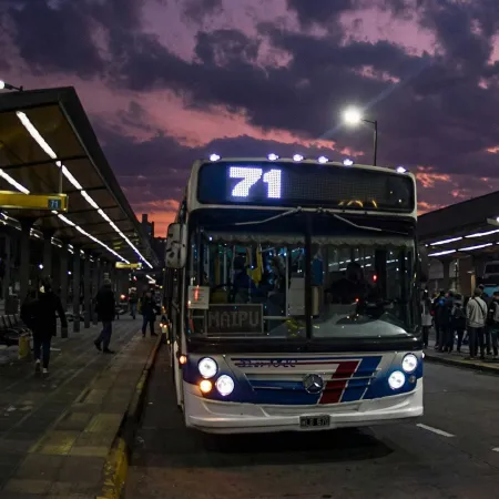 Colectivos del AMBA: qué líneas reducen servicios y qué pasará con las frecuencias