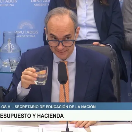 Universidades con CFK: por qué el bloque K aplaudió al secretario de Educación de Milei