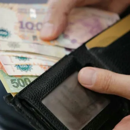 ¿Cuánto subieron los salarios? El dato de agosto trae alivio, pero no alcanza