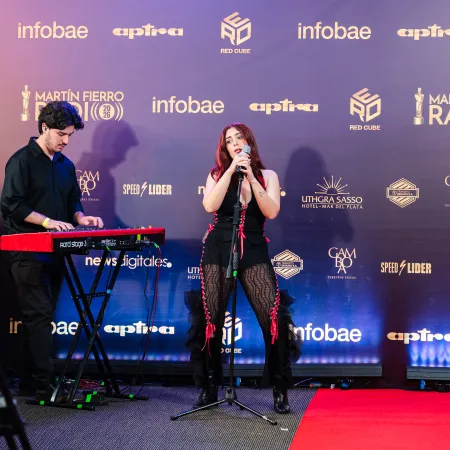 Rocío Camani abrió la alfombra roja de los Martín Fierro de Radio con un show en vivo