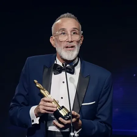 Martín Fierro de Radio 2026: Gabriel Anello ganó como relator y se lo dedicó a un amigo