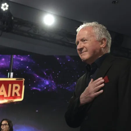 Julio Lagos se emocionó al recibir un premio por sus 65 años en la radio: "Es la vida de todos los días"