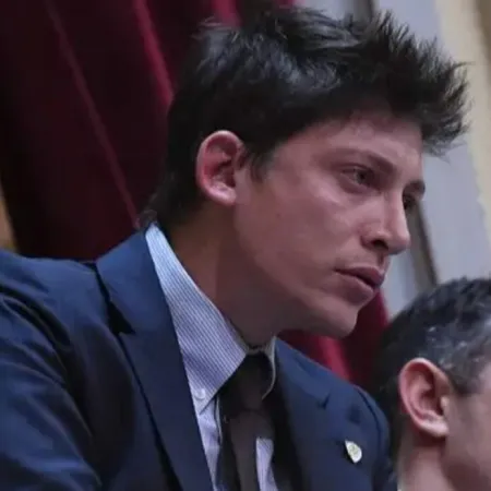 Santiago Caputo defendió la Ley Malvinas y afirmó que tiene respaldo de gobernadores