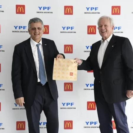 YPF y McDonald´s abrieron el primer local de su alianza: ¿estratégica para quién?