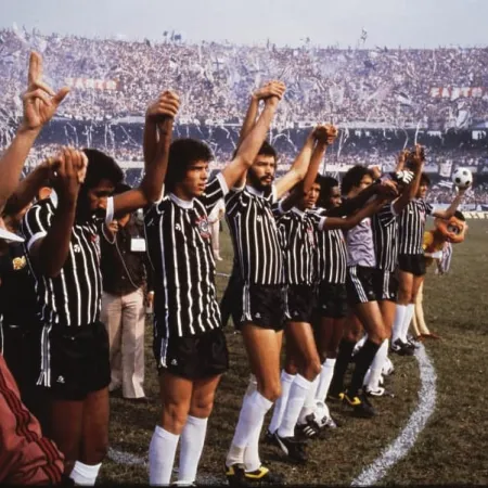 De Sócrates a Neymar: las figuras del deporte brasileño que hicieron política