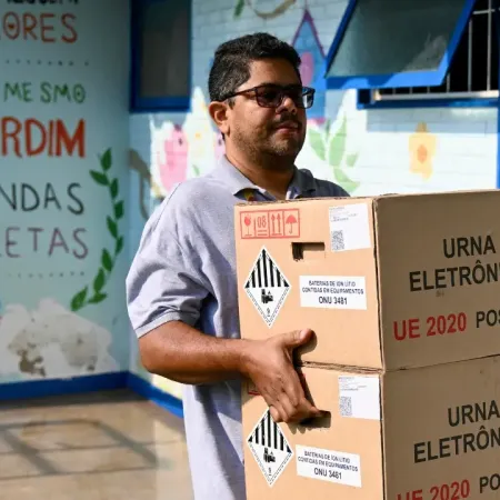 Transporte colapsado y urnas abiertas más tiempo: así se alteró la elección en Brasil