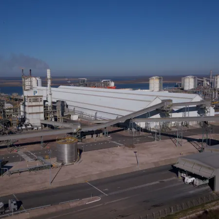 Profertil acelera con su nueva planta de urea en Bahía Blanca: ¿cómo impacta en el agro?
