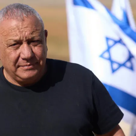 Quién es Gadi Eisenkot: el exjefe militar que desafía a Netanyahu con Yashar!