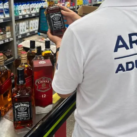 Gobierno y empresas sellan un plan para frenar productos del contrabando en plataformas