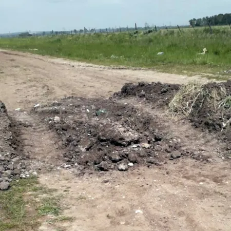 Abigeatos en Olavarría: la ínsolita "solución" de tapar la calle con tierra duró dos días