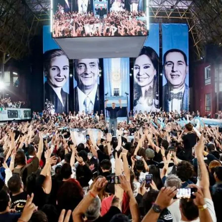 En el aniversario de Néstor Kirchner, Máximo apuntó contra Milei y defendió a Cristina