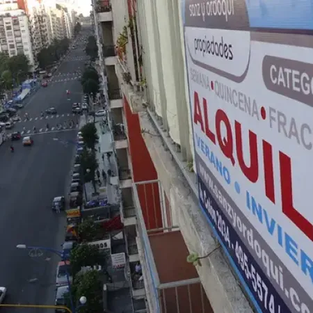 Alquilar en CABA sigue lejos del sueldo: cuánto cuesta un departamento hoy