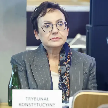 Korwin-Piotrowska, bajo críticas por suspender a la cúpula del Constitucional polaco