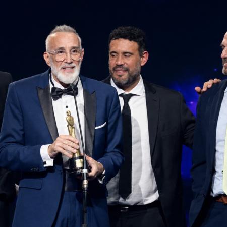 Gabriel Anello sumó su segundo Martín Fierro de la noche con Súper Mitre Deportivo