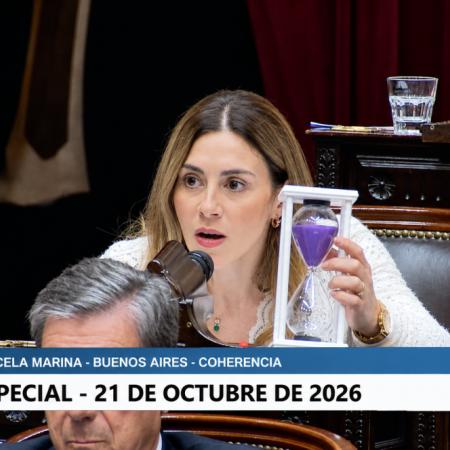 Marcela Pagano sacó un reloj de arena para Milei en Diputados: su dura advertencia